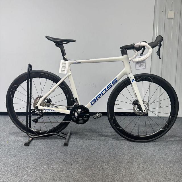 BROSS BROSS Zenith Z-ONE 车型图 · 整车 · 白