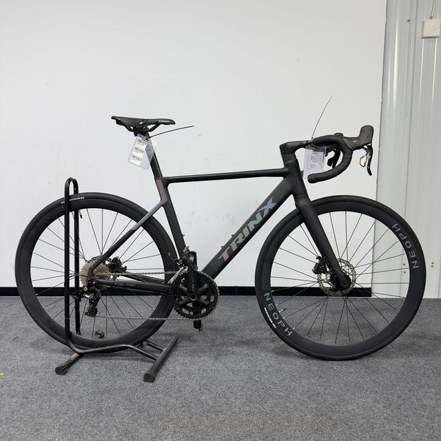 千里达/TRINX 千里达  龙卷风 700 车型图 · 整车 · 镭射黑