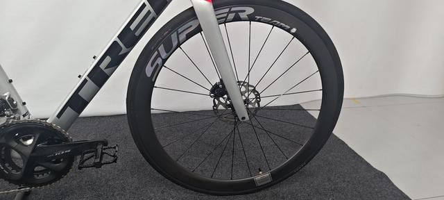 崔克/TREK TREK Emonda SL 5 24款 车型图 · 轮组 · 奥特曼配色